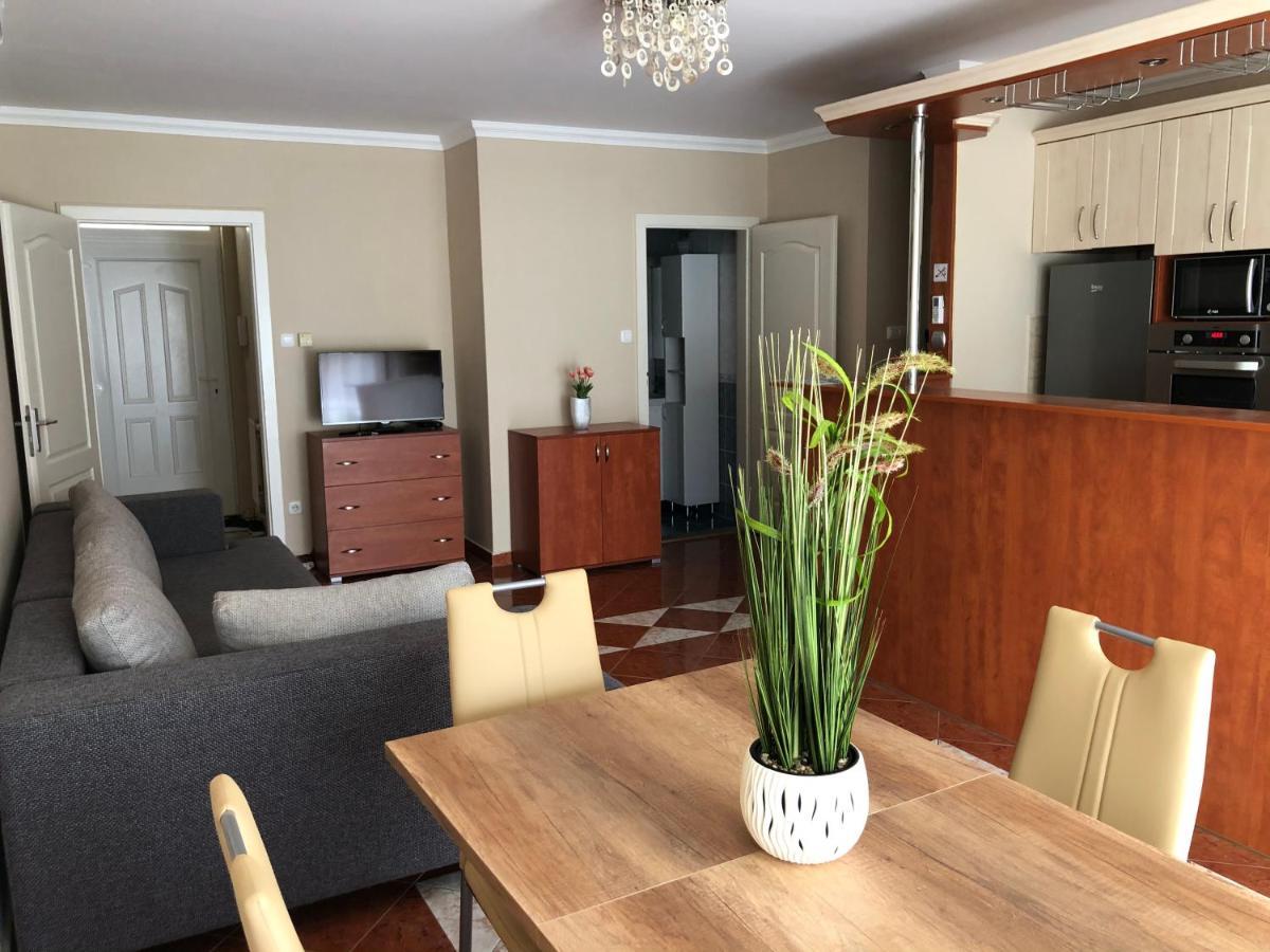 Alina Apartmanok Hajdúszoboszló Buitenkant foto