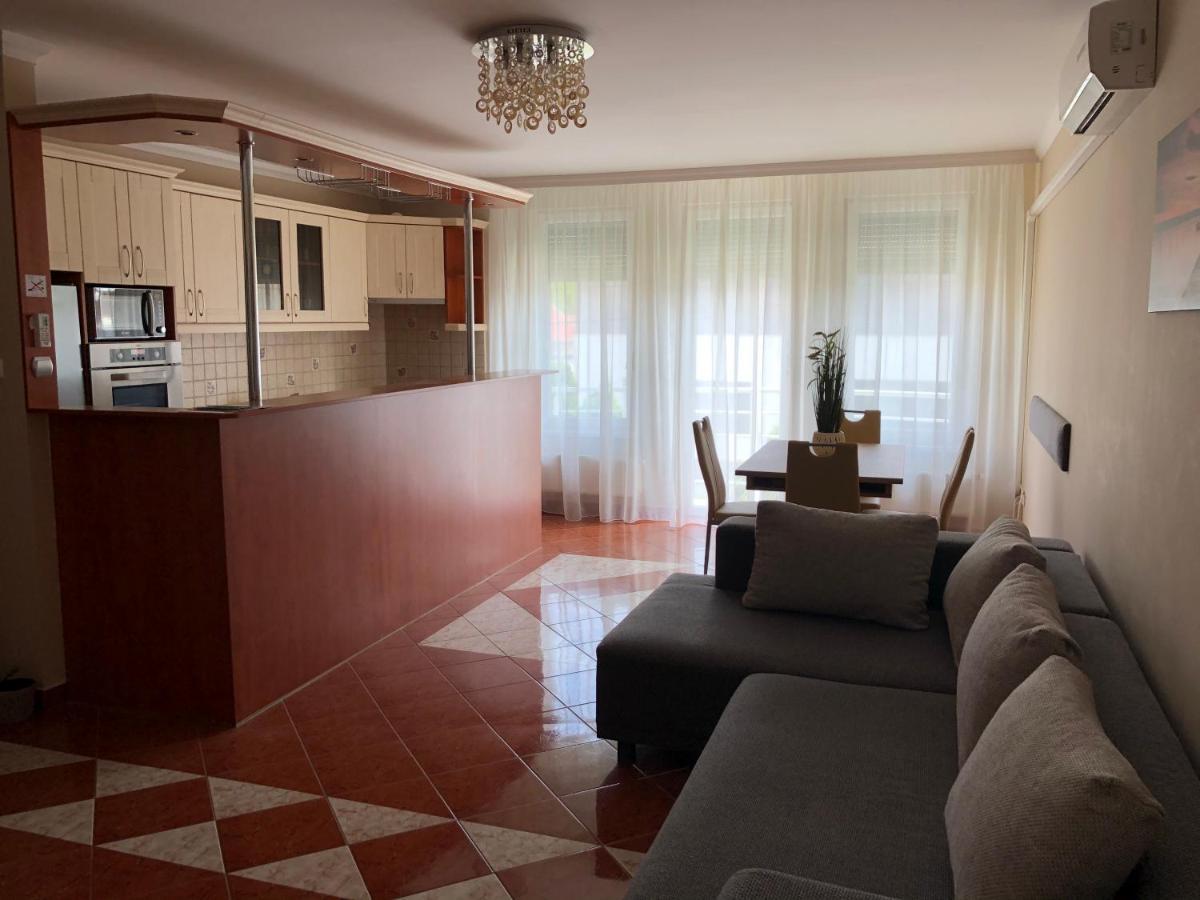 Alina Apartmanok Hajdúszoboszló Buitenkant foto
