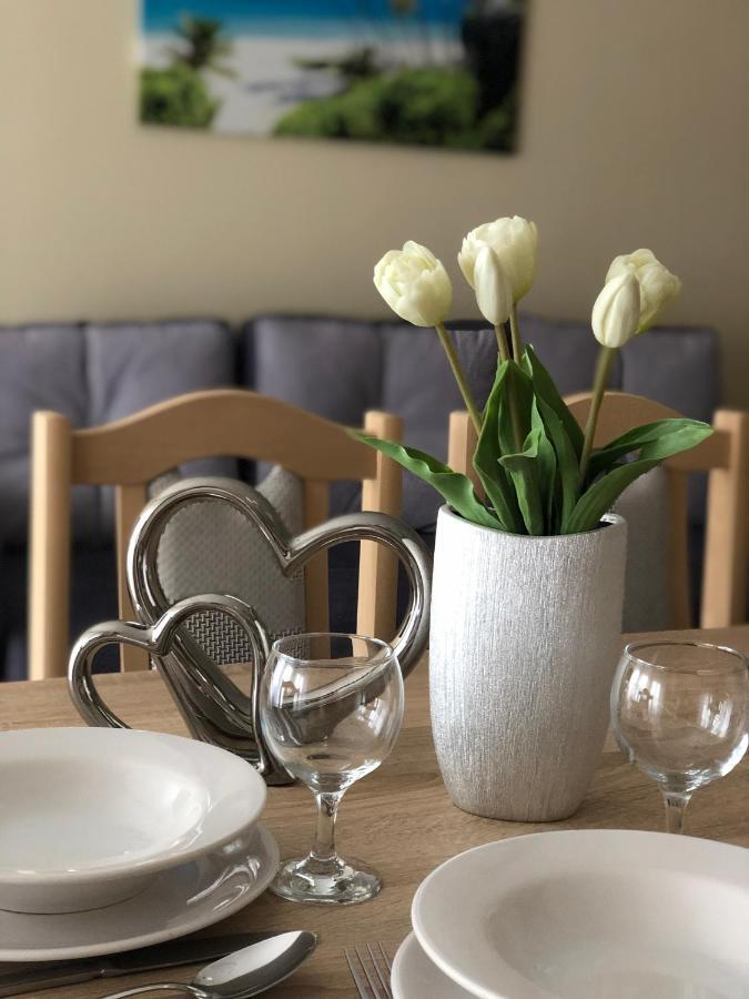 Alina Apartmanok Hajdúszoboszló Buitenkant foto