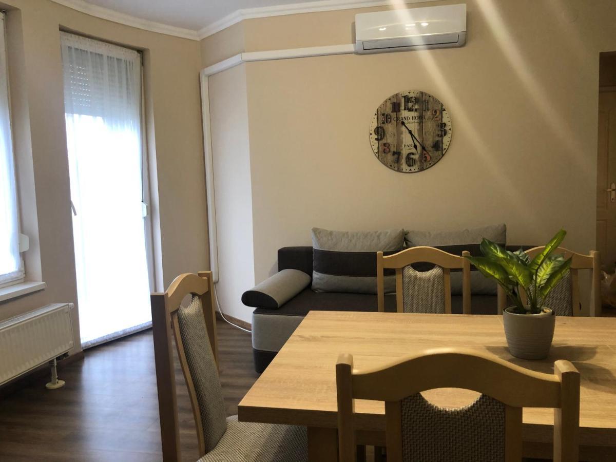 Alina Apartmanok Hajdúszoboszló Buitenkant foto