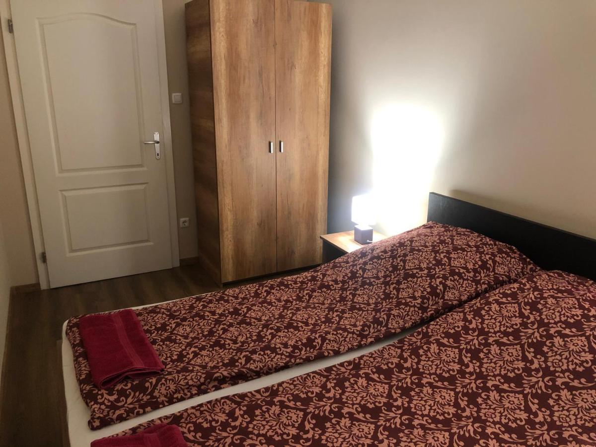 Alina Apartmanok Hajdúszoboszló Buitenkant foto