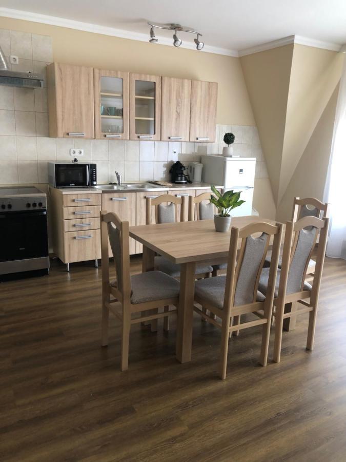 Alina Apartmanok Hajdúszoboszló Buitenkant foto