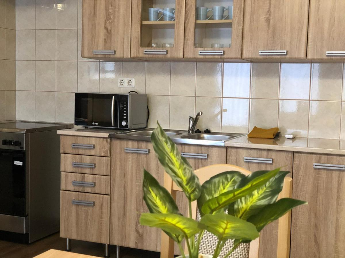 Alina Apartmanok Hajdúszoboszló Buitenkant foto