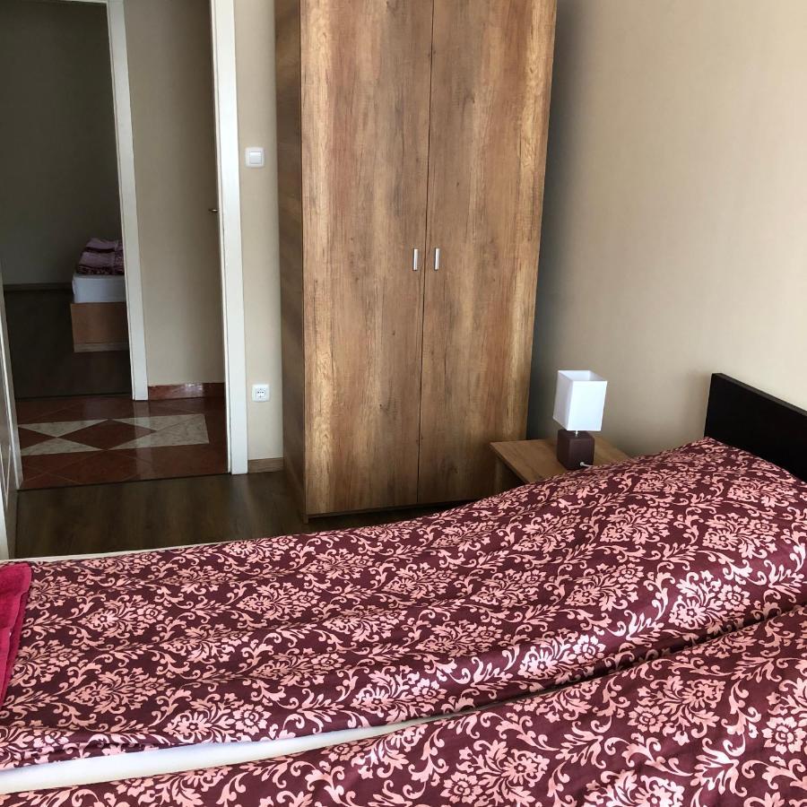 Alina Apartmanok Hajdúszoboszló Buitenkant foto