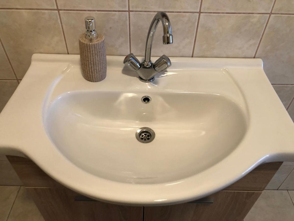 Alina Apartmanok Hajdúszoboszló Buitenkant foto