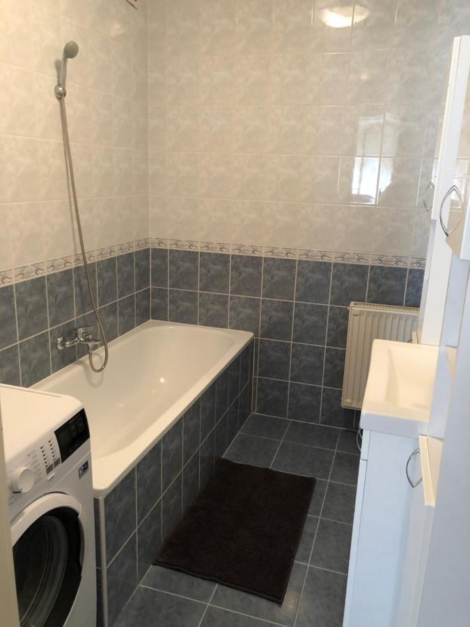 Alina Apartmanok Hajdúszoboszló Buitenkant foto