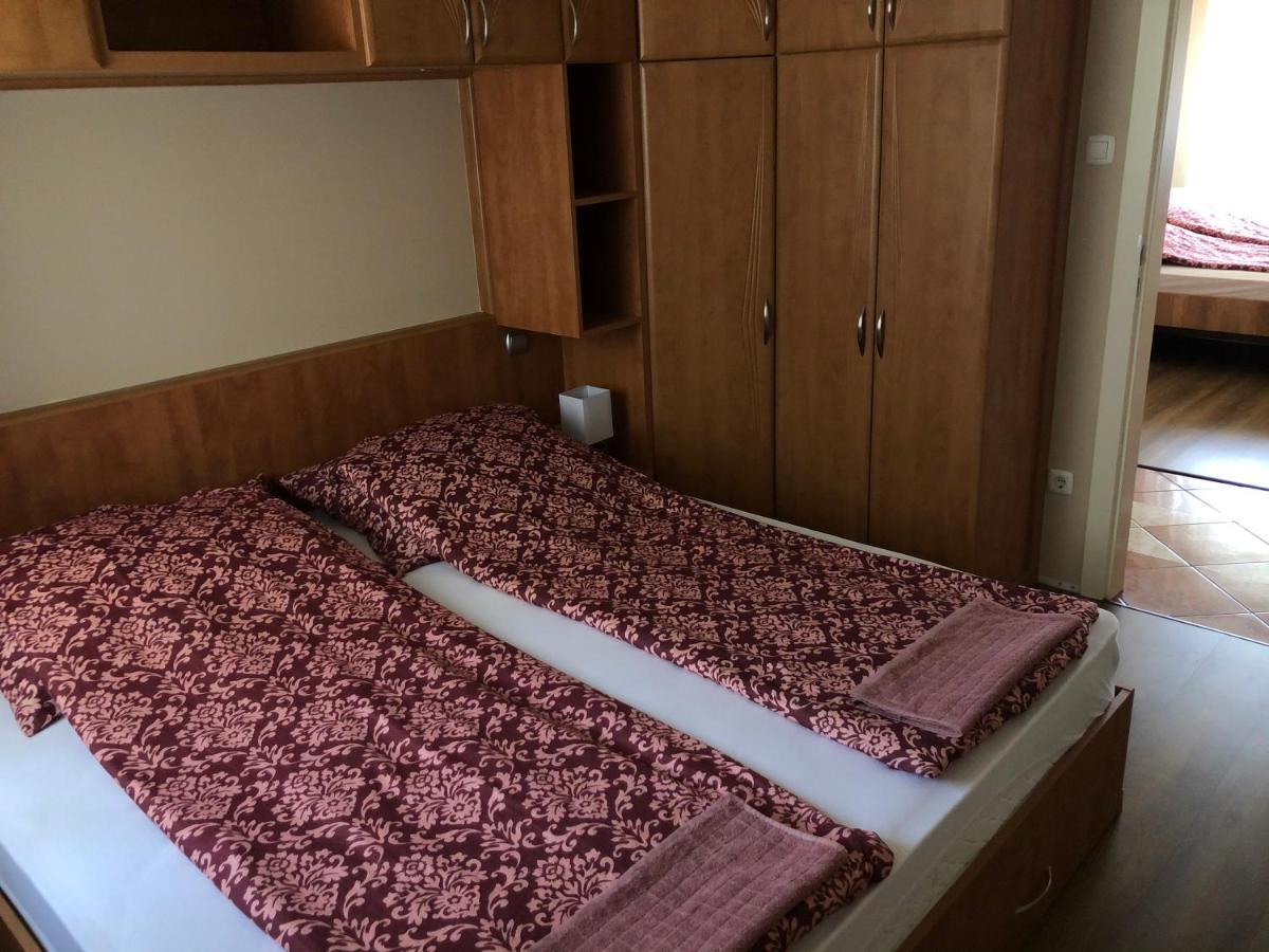 Alina Apartmanok Hajdúszoboszló Buitenkant foto