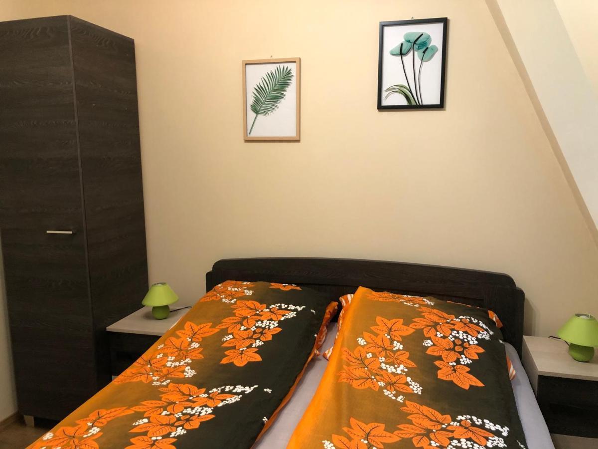Alina Apartmanok Hajdúszoboszló Buitenkant foto