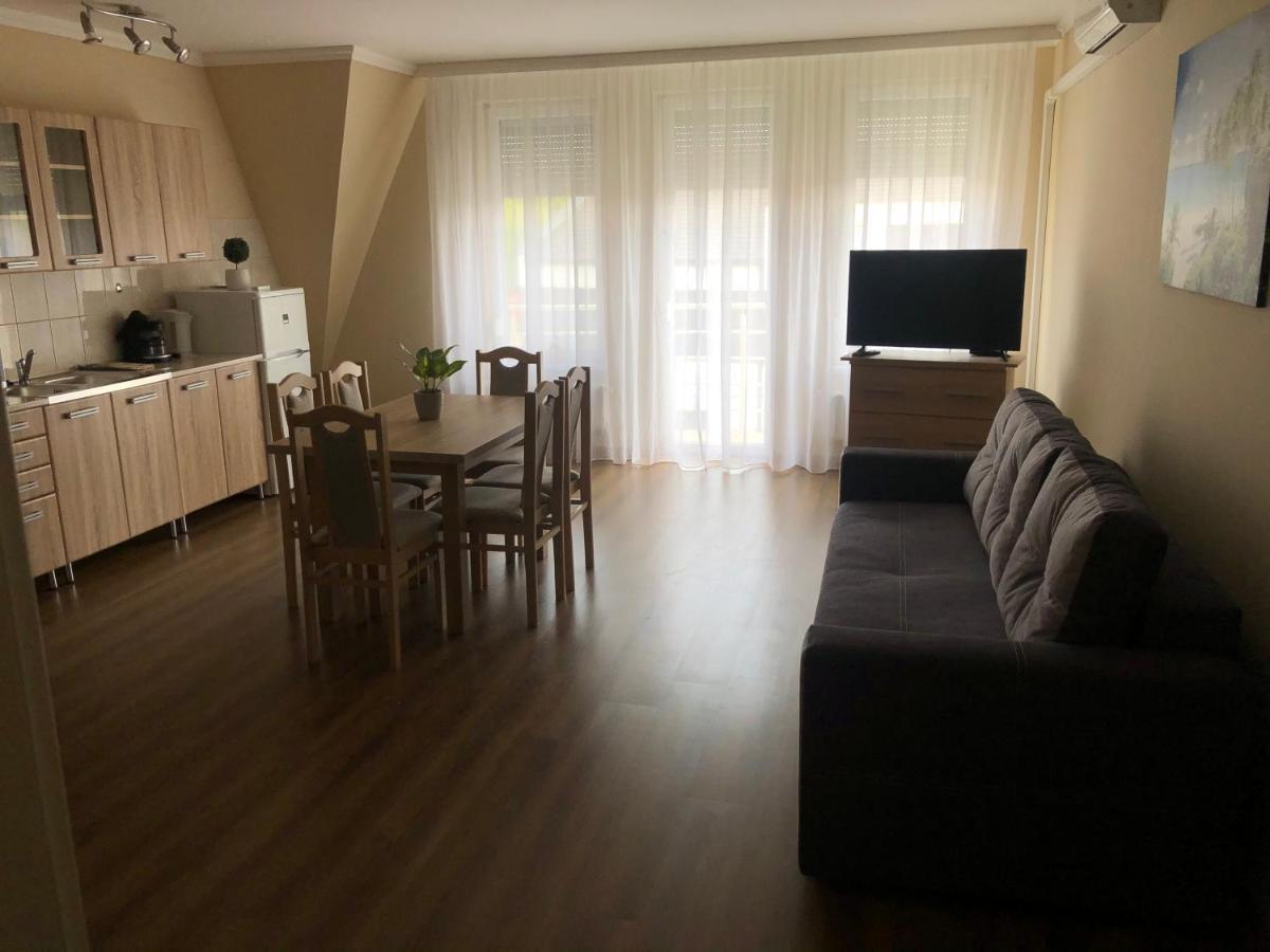Alina Apartmanok Hajdúszoboszló Buitenkant foto