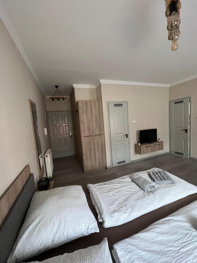 Alina Apartmanok Hajdúszoboszló Buitenkant foto