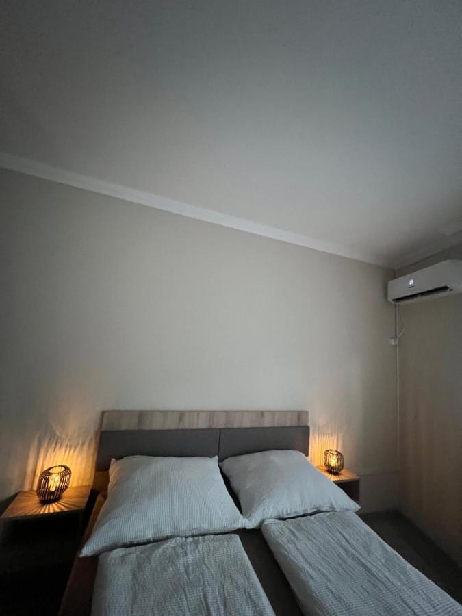 Alina Apartmanok Hajdúszoboszló Buitenkant foto