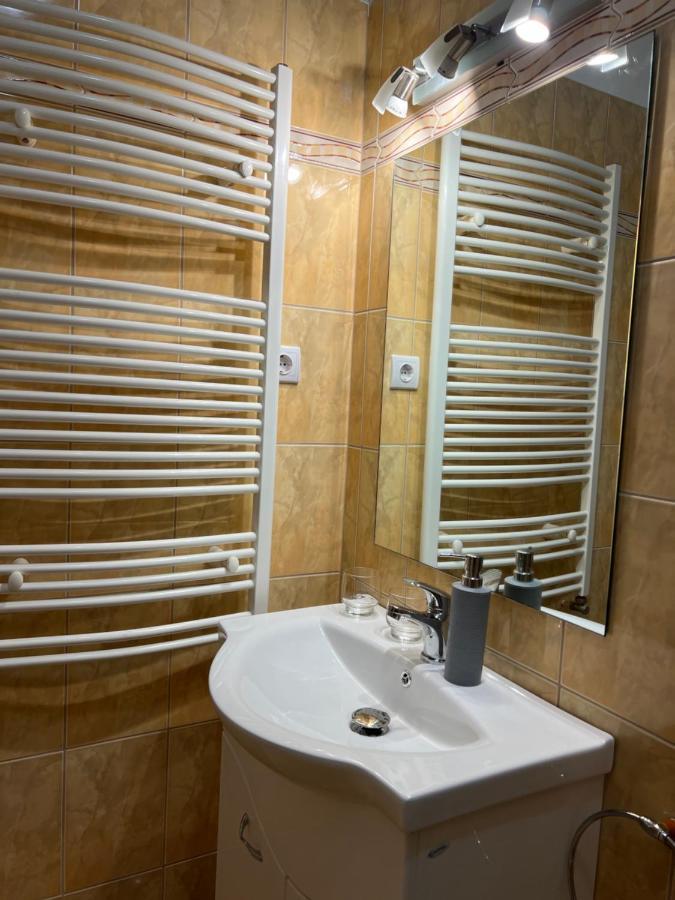 Alina Apartmanok Hajdúszoboszló Buitenkant foto