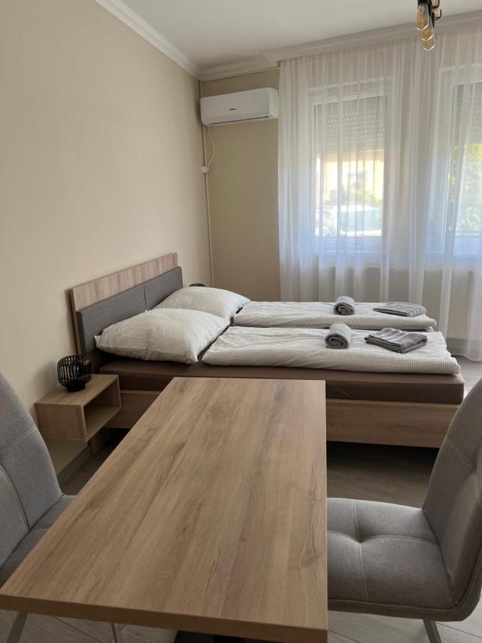 Alina Apartmanok Hajdúszoboszló Buitenkant foto