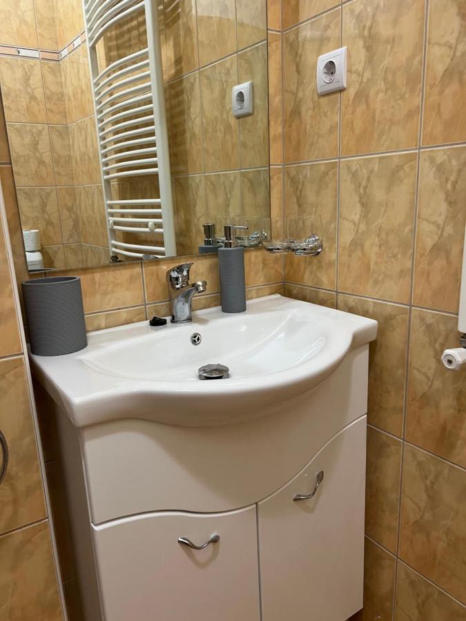 Alina Apartmanok Hajdúszoboszló Buitenkant foto