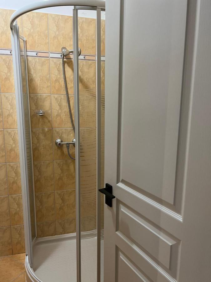 Alina Apartmanok Hajdúszoboszló Buitenkant foto