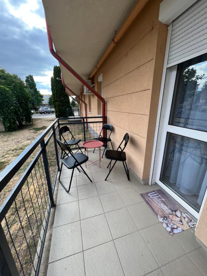 Alina Apartmanok Hajdúszoboszló Buitenkant foto