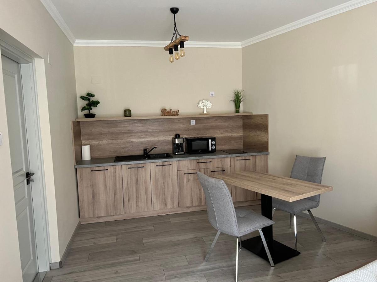 Alina Apartmanok Hajdúszoboszló Buitenkant foto